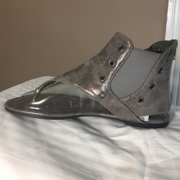 LAST PAIR! NWT Pierre Dumas Silver Tone Sandals HP - Picture 6 of 8
